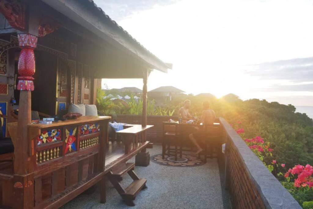 The Hidden Escapes Bingin- Sunset Rooftop Wood House With Ocean View & Private Kitchen 울루와뚜 외부 사진