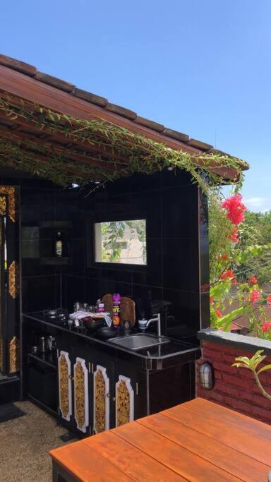 The Hidden Escapes Bingin- Sunset Rooftop Wood House With Ocean View & Private Kitchen 울루와뚜 외부 사진