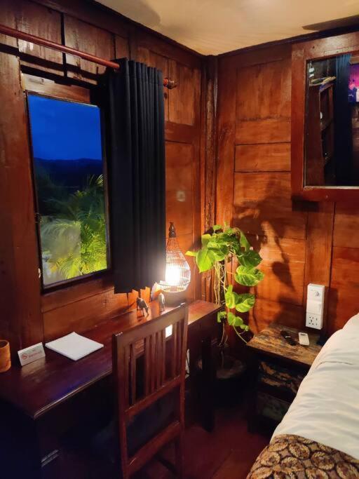 The Hidden Escapes Bingin- Sunset Rooftop Wood House With Ocean View & Private Kitchen 울루와뚜 외부 사진